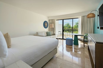 Room, 1 King Bed with Sofa bed, Garden View