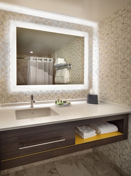 Premium Room, 1 King Bed
