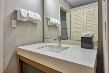 Room, 2 Queen Beds (Mobility/Hearing Accessible, Tub)