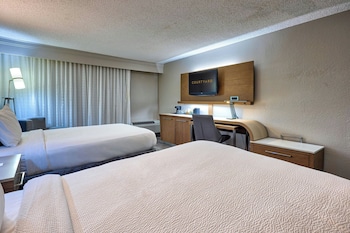 Room, 2 Double Beds (Mobility/Hearing Access, Roll-In Shwr)