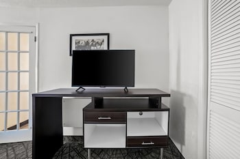 Suite, 1 King Bed with Sofa bed, Non Smoking (Efficiency)