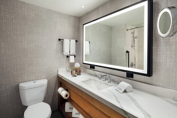 Room, 1 King Bed, Resort View