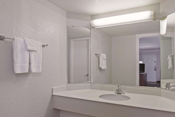 Room, 1 King Bed, Accessible, Non Smoking (Mobility, Bathtub with Grab Bars)
