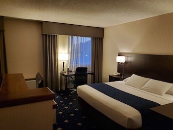 Suite, 1 King Bed, Jetted Tub