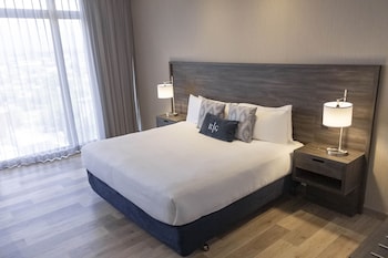 1 King Bed