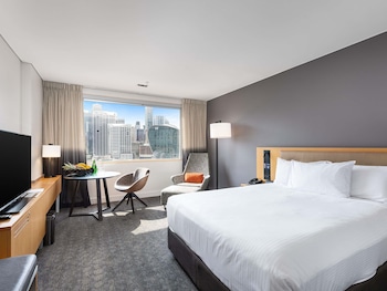Executive Room, 1 Queen Bed (Darling Harbour Facing)