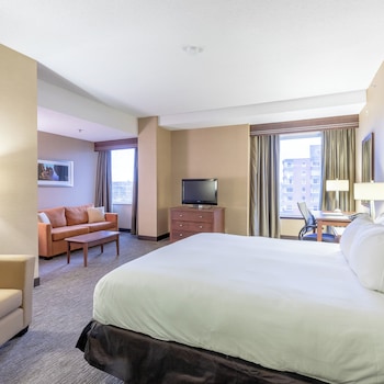 Club Room, 1 King Bed with Sofa bed, Non Smoking, City View