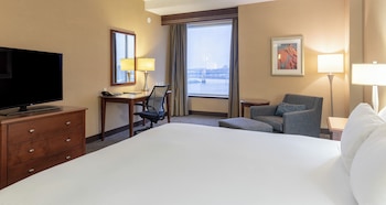 Club Room, 1 King Bed, Non Smoking, Harbor View