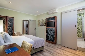 Standard Room, 1 Queen Bed
