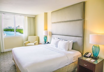 Suite, 1 King Bed, Balcony, Ocean-Intracoastal View