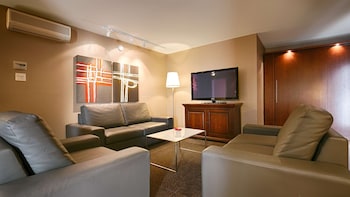 Suite, 1 King Bed, Non Smoking, Balcony (Jetted Tub, Living Room)