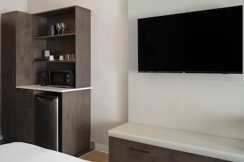 Executive Room, 2 Queen Beds, Non Smoking, Refrigerator & Microwave