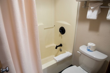 Deluxe Room, 2 Queen Beds, Jetted Tub