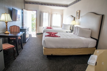Deluxe Room, 2 Queen Beds, Jetted Tub