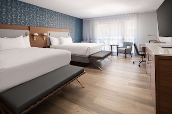 Room, 2 Queen Beds (Roll In Shower)
