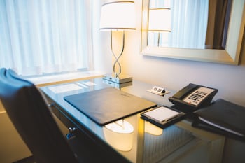 Fairmont Gold, Room, 1 King Bed, Non Smoking, Corner