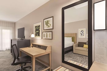 Premium Room, 2 Queen Beds, Accessible, Balcony