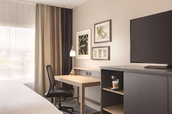 Premium Studio Suite, 1 King Bed with Sofa bed, Non Smoking, Balcony