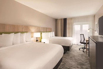 Premium Room, 2 Queen Beds, Accessible, Balcony