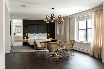 Suite, 1 Bedroom (Mobility/Hearing Access, Roll-in Shwr)