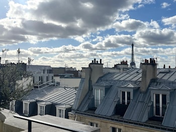 Deluxe Double Room - Eiffel Tower View