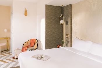 The Iconic Suite - Eiffel Tower View