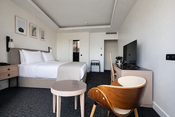 Deluxe Double Room - Eiffel Tower View