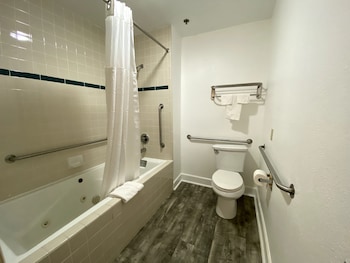 Standard Room, 1 Queen Bed, Non Smoking (Accessible)