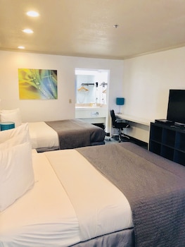 Room, 2 Queen Beds, Non Smoking