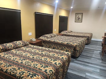 Queen Room with 3 Queen Beds