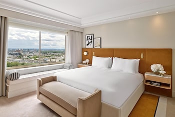 Suite, 1 King Bed, Club Lounge Access (Newly Refurbed Oxford Suite)