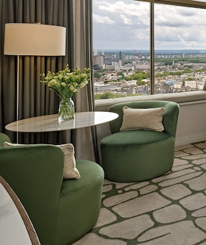 Family Room, Connecting Rooms