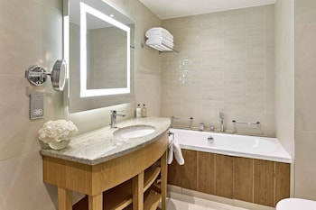 Luxury Suite, 1 King Bed, Club Lounge Access (Mayfair)