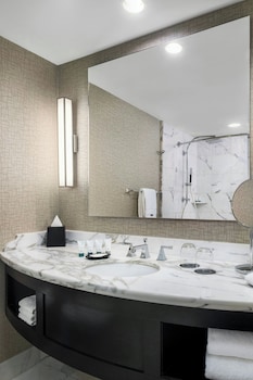 Junior Suite, 1 King Bed, Tower (View)