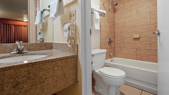 Standard Room, 1 Queen Bed, Non Smoking, Refrigerator & Microwave