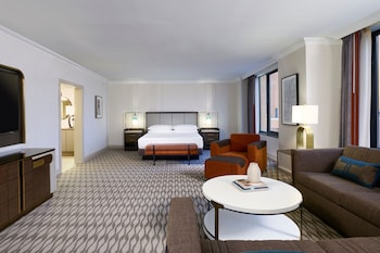 Suite, 1 King Bed with Sofa bed, Non Smoking