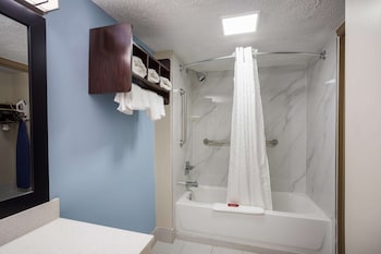 Standard Room, 1 Queen Bed, Non Smoking, Refrigerator & Microwave