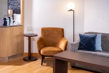 Family Suite, 1 Queen Bed, River View