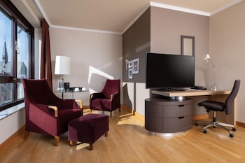 Studio, 1 King Bed, Accessible