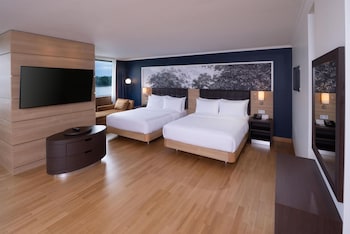 Family Suite, 1 Queen Bed, River View