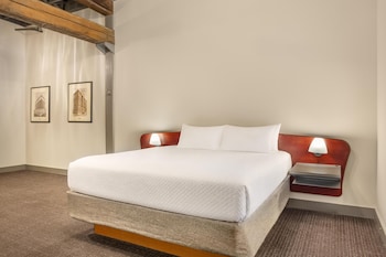 Deluxe Room, 1 King Bed (Deluxe Loft - King)