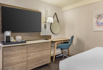 Deluxe Room, 2 Queen Beds (Deluxe - Two Queens)