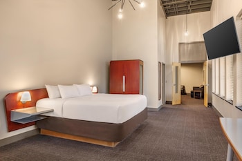 Suite, 1 King Bed (One Bedroom Loft Suite King)