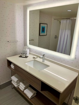 Deluxe Room, 1 Queen Bed
