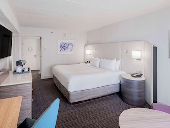 Deluxe Room, 1 King Bed