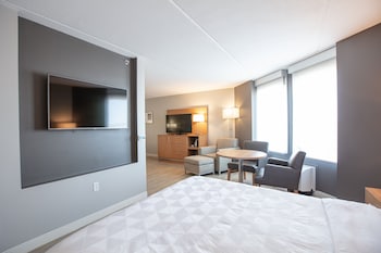 Suite, 1 King Bed (Parlour)