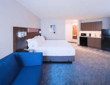 Suite, 1 King Bed with Sofa bed, Kitchenette
