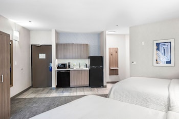 Suite, Multiple Beds, Kitchenette