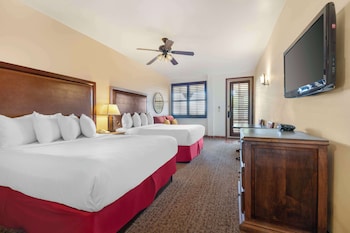 Standard Room, 2 Queen Beds, Non Smoking, Refrigerator & Microwave (Larger Room)
