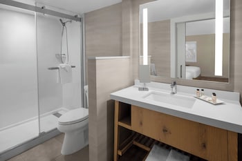 Room, 2 Queen Beds, Ground Floor